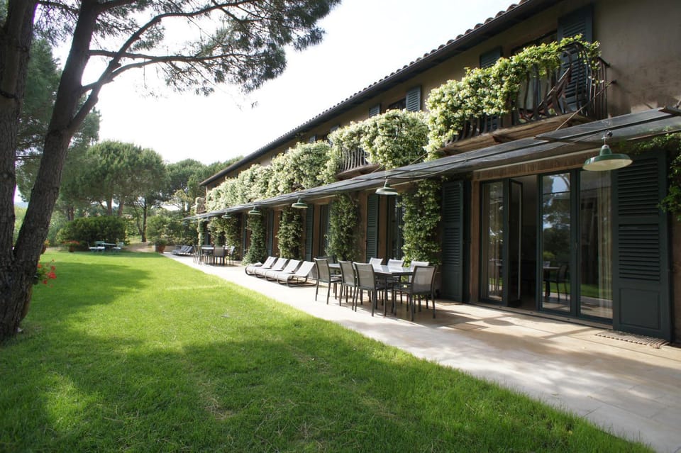 Facade/entrance, Balcony/Terrace