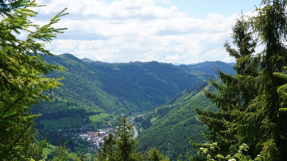 Nearby landmark, Neighbourhood, Natural landscape, Landmark view, Mountain view