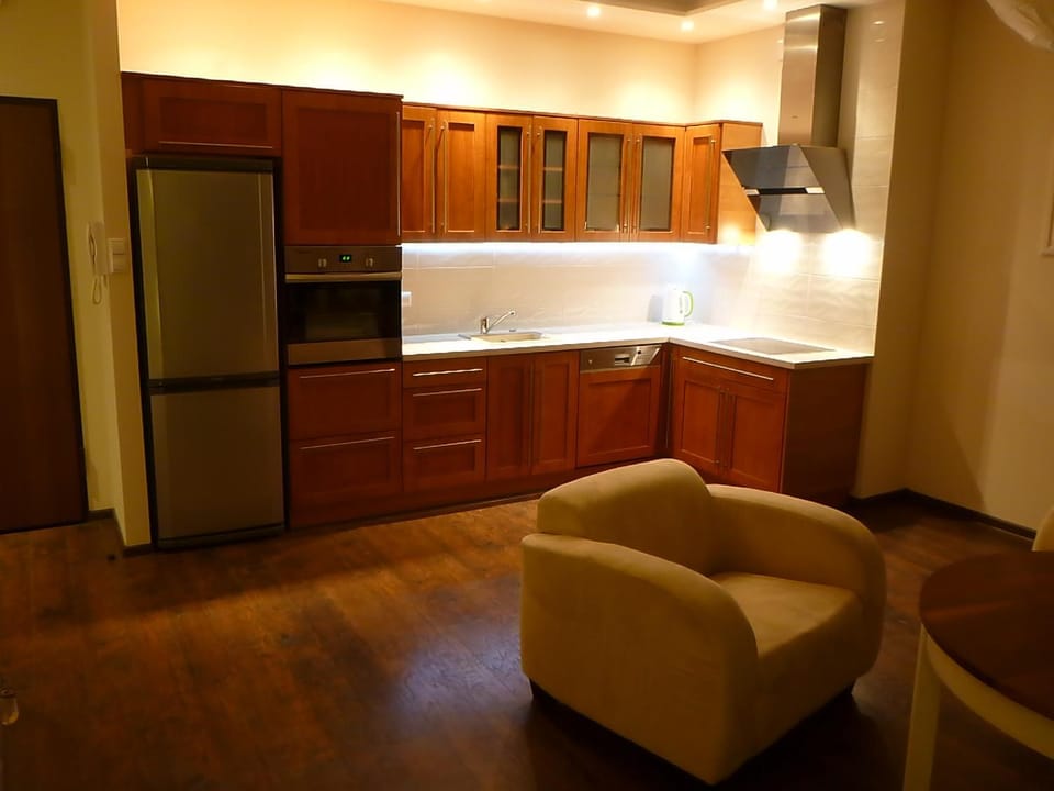 Night, Coffee/tea facilities, Kitchen or kitchenette, Living room, Dining area