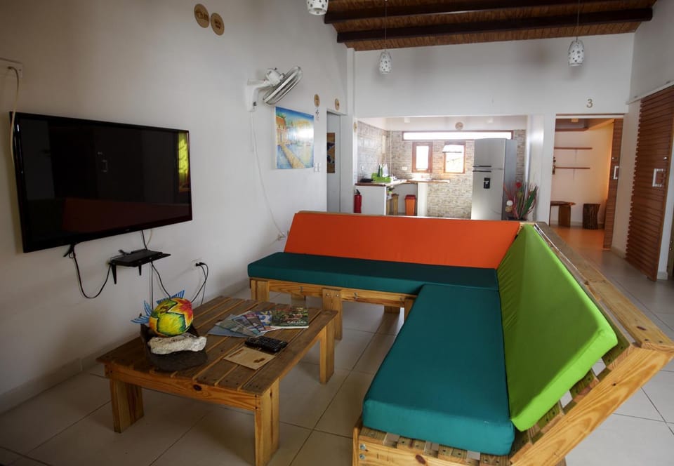 Shower, Communal lounge/ TV room, People, Bathroom, Kitchen or kitchenette, Guests, Street view, Entertainment, Family