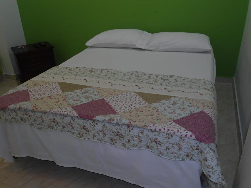 Roxi's Place Inn in La Loma
