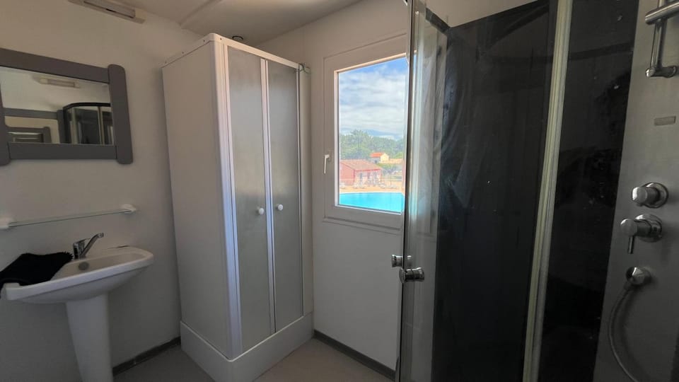 Shower, Pool view