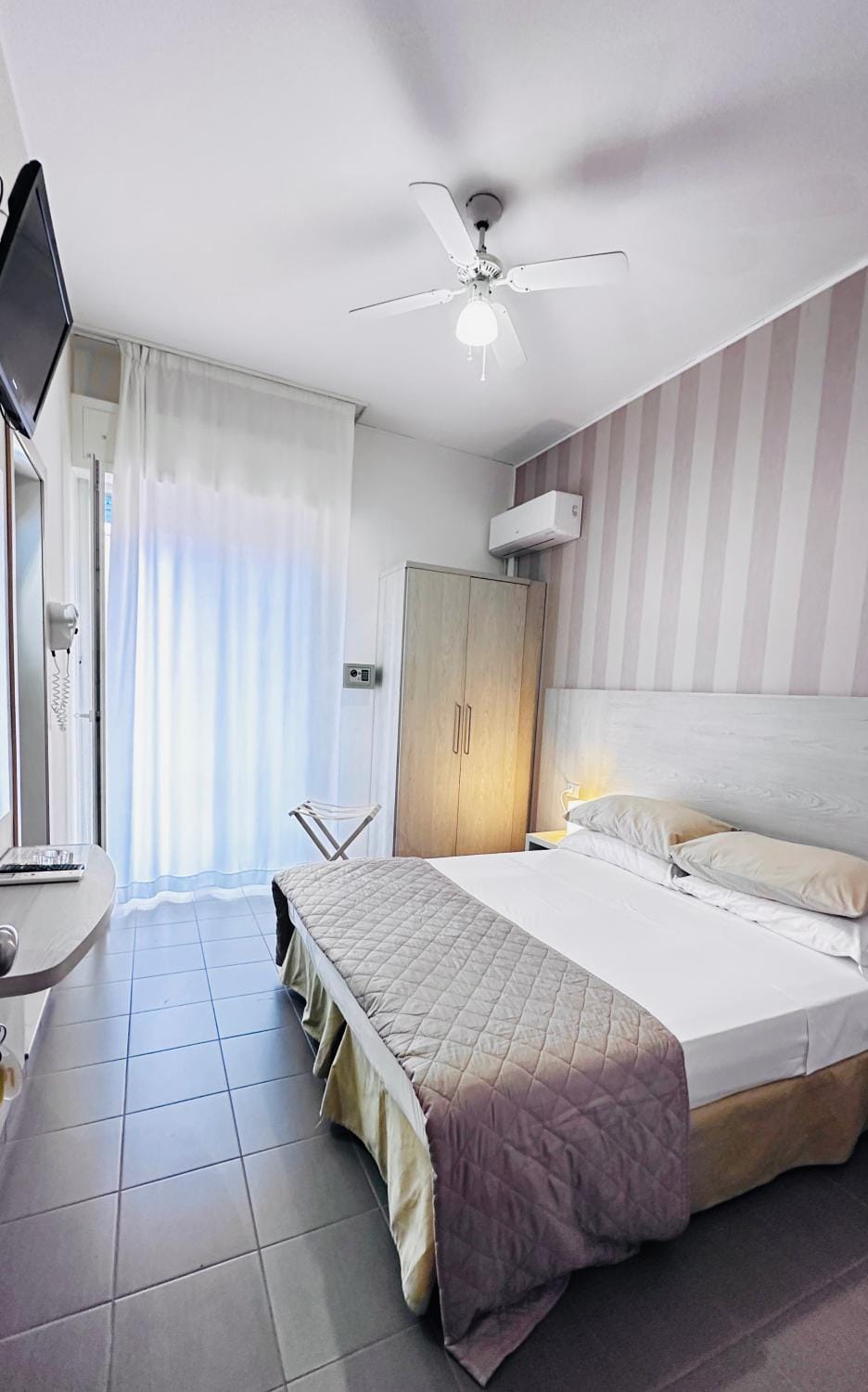 Bedroom, air conditioner