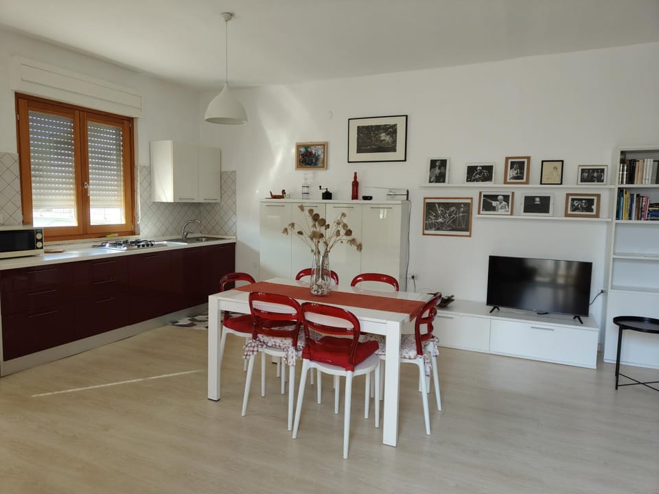 Kitchen or kitchenette, Living room