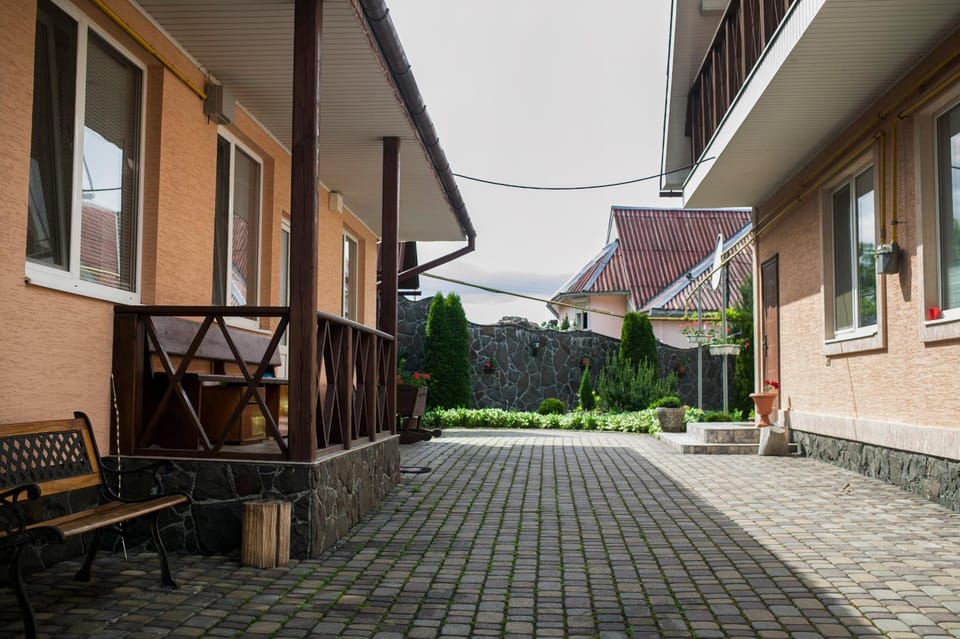 Property building, Neighbourhood