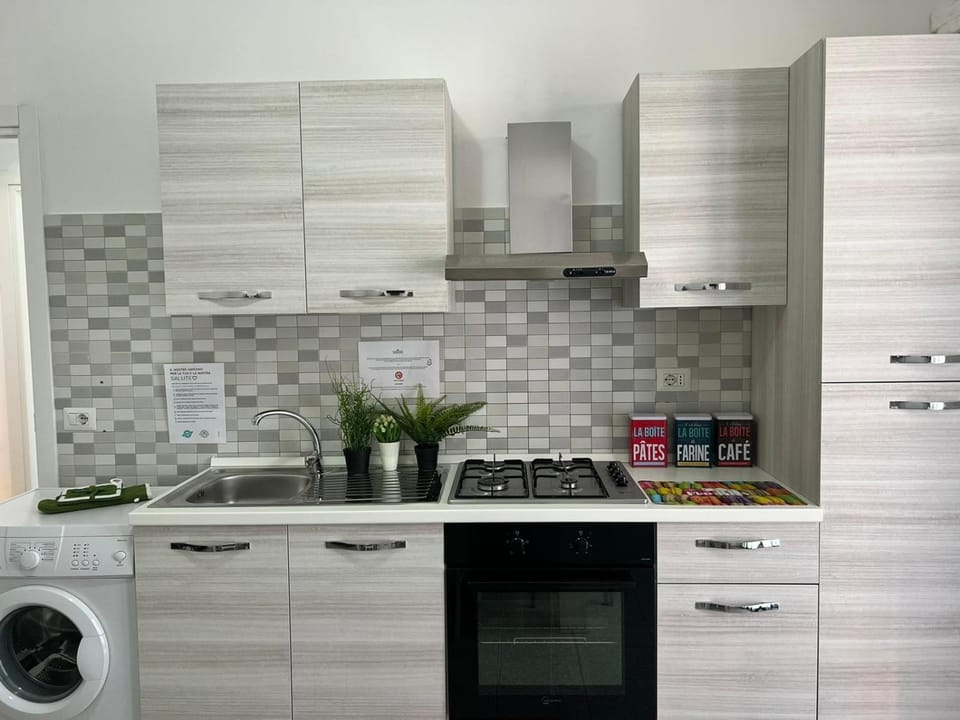 Kitchen or kitchenette, washing machine