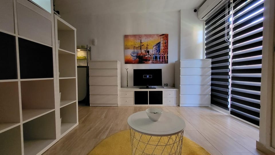 Communal lounge/ TV room, wardrobe