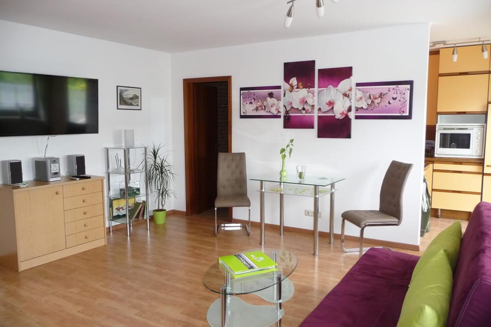 Living room, Photo of the whole room