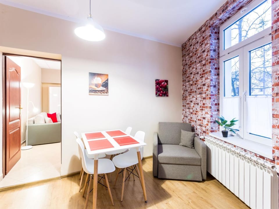 Kitchen or kitchenette, Living room, Seating area, Dining area