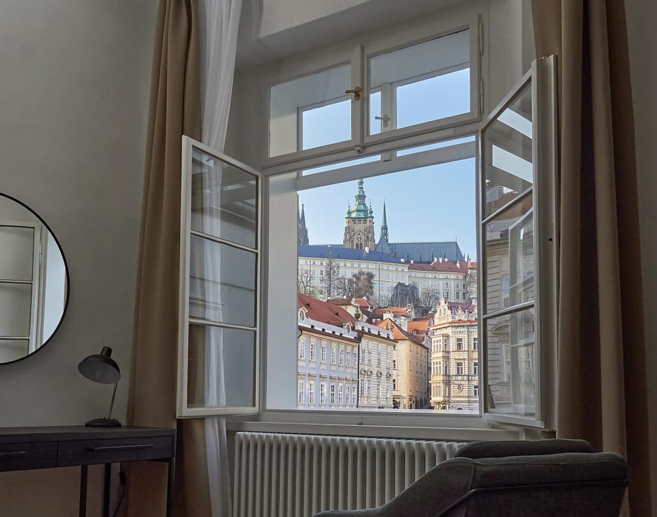 View (from property/room), Seating area, City view, Landmark view