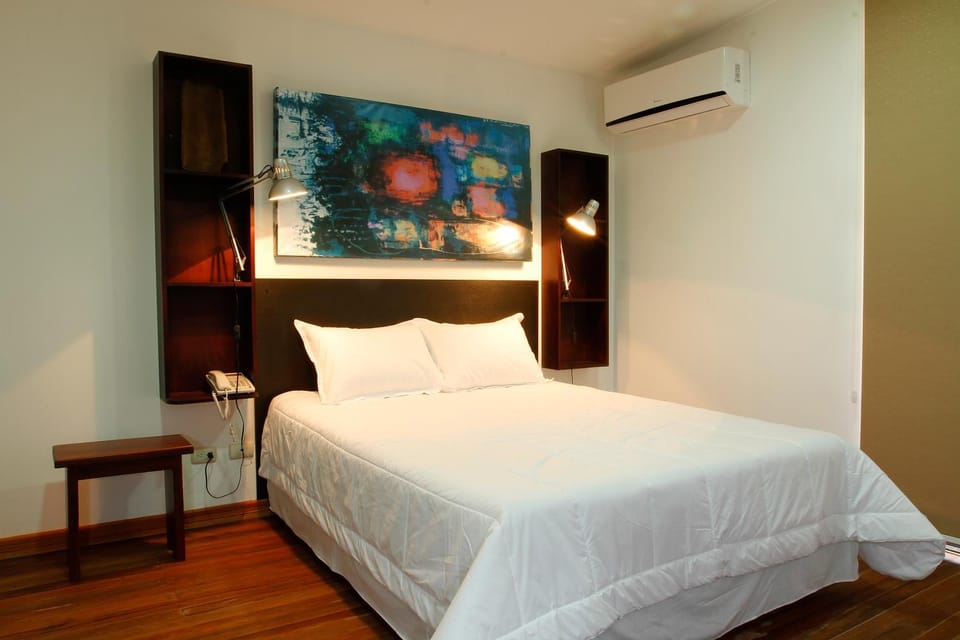 Photo of the whole room, Decorative detail, Bedroom