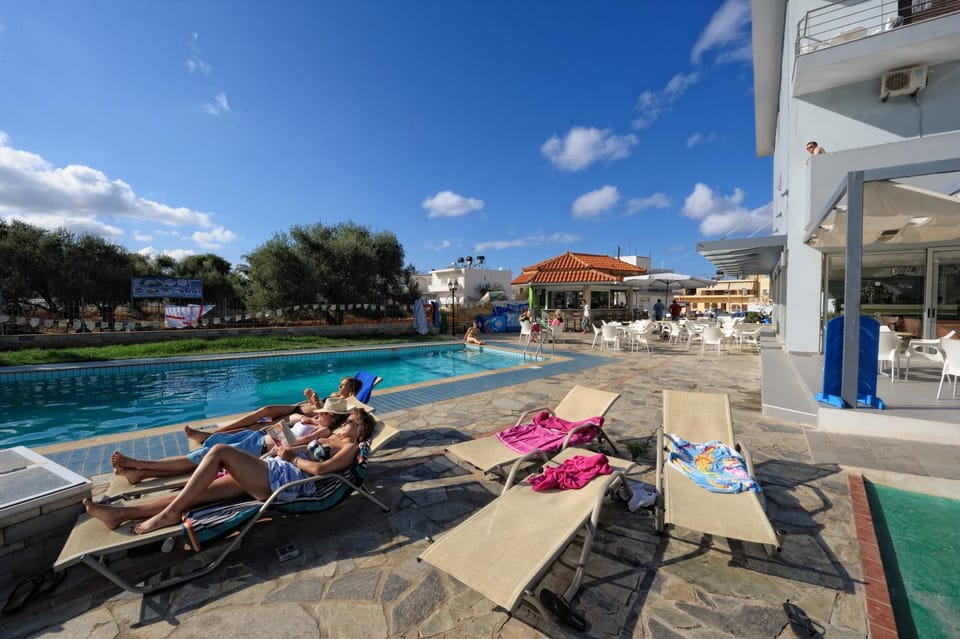 Lounge or bar, Swimming pool