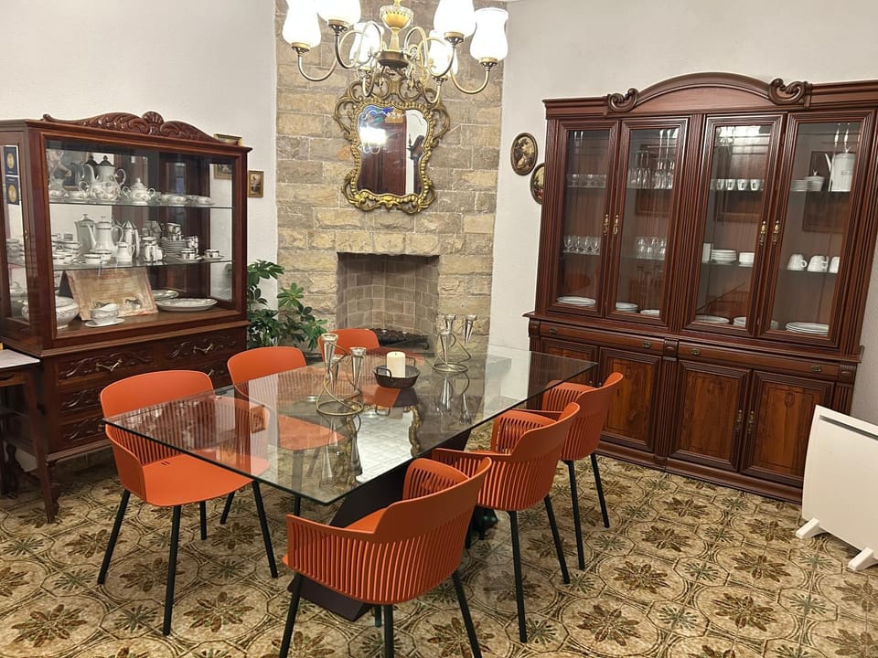 Food and drinks, Dining area