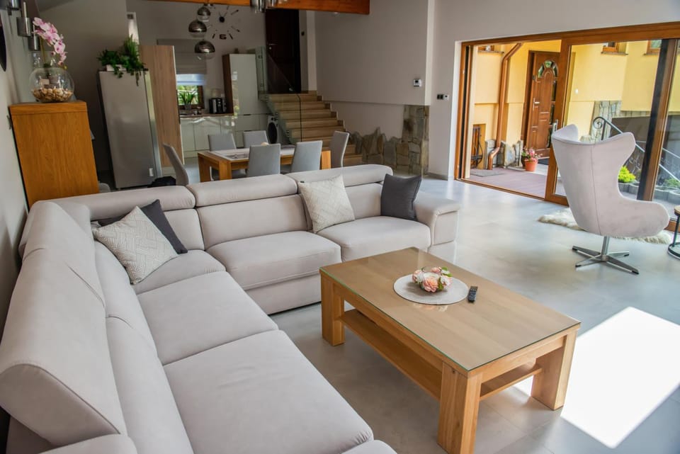 Communal lounge/ TV room, Communal kitchen