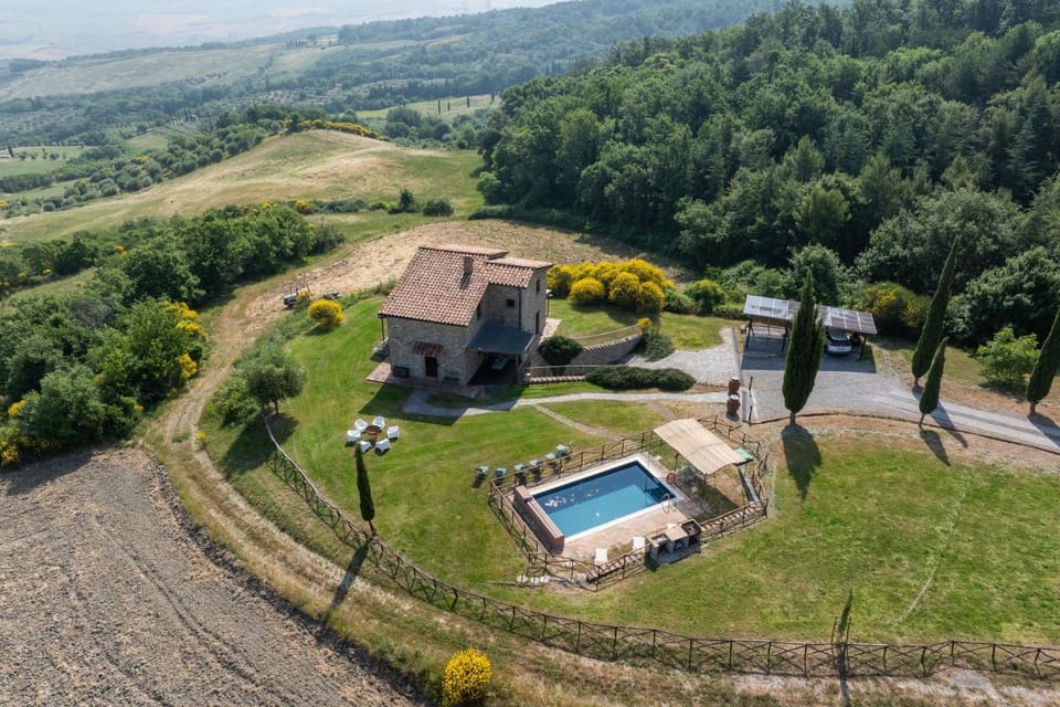 Property building, Natural landscape, Bird's eye view, Garden, Garden view, Pool view, Swimming pool, sunbed