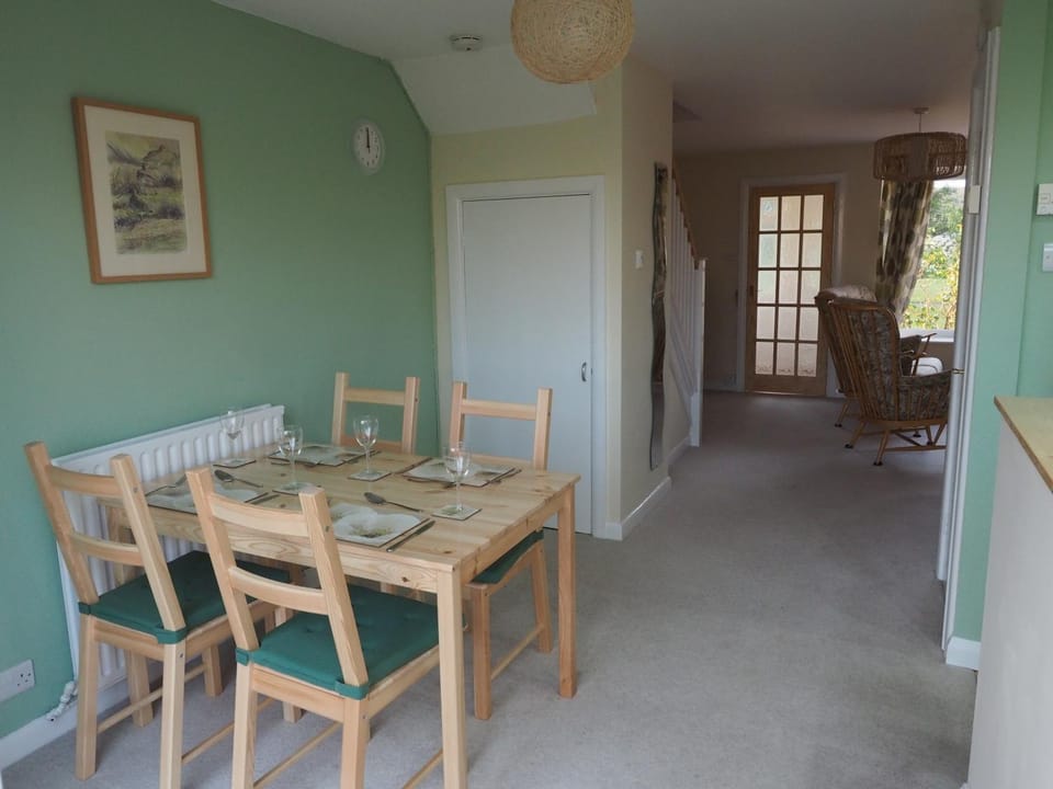 Day, Dining area