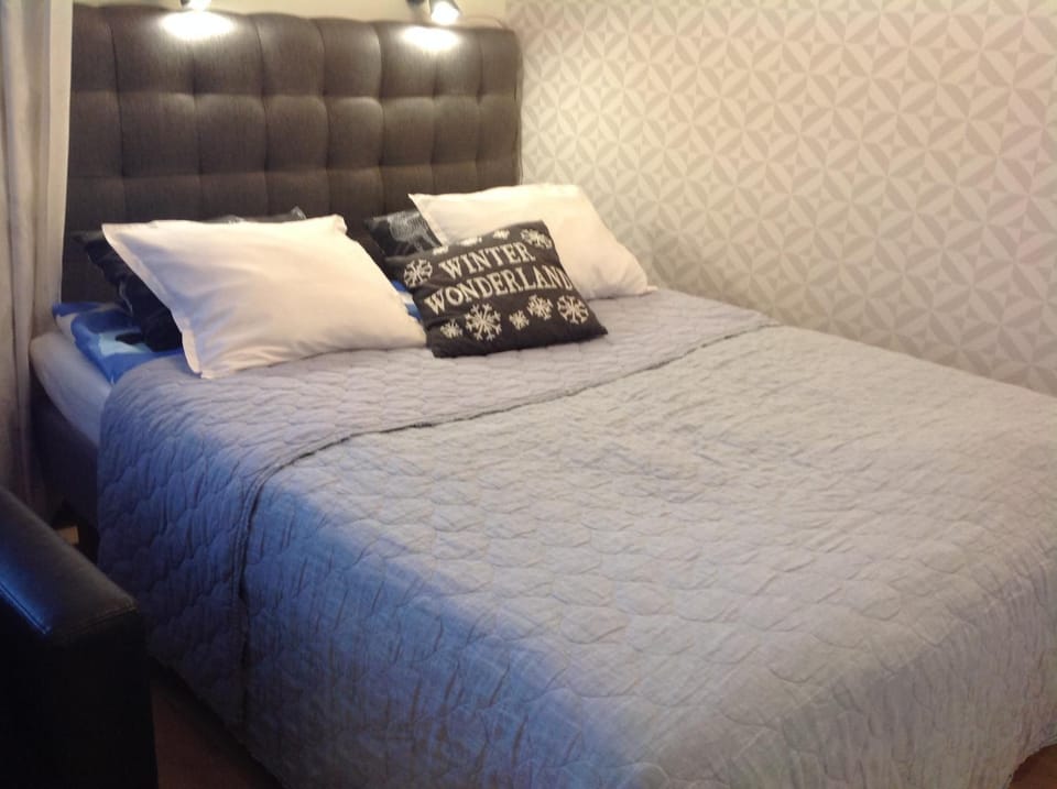 Bed, Other, Decorative detail