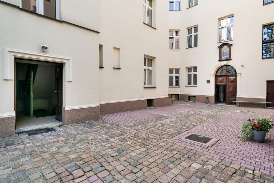 Inner courtyard view
