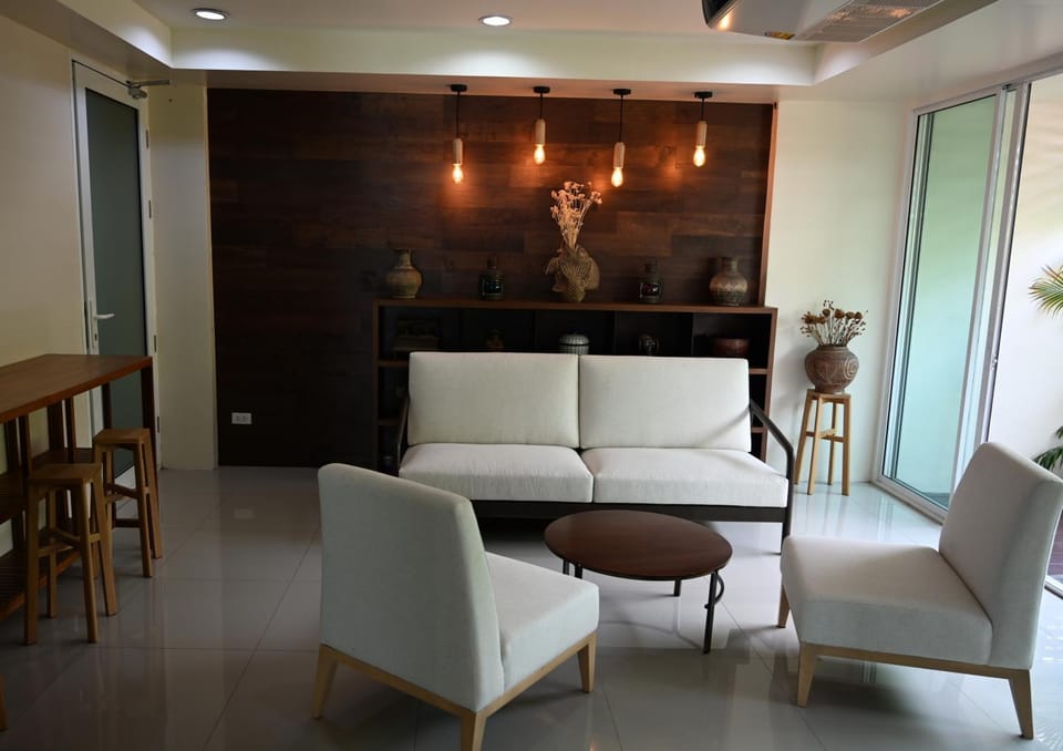 Communal lounge/ TV room, Lobby or reception, Lounge or bar, Decorative detail, On site