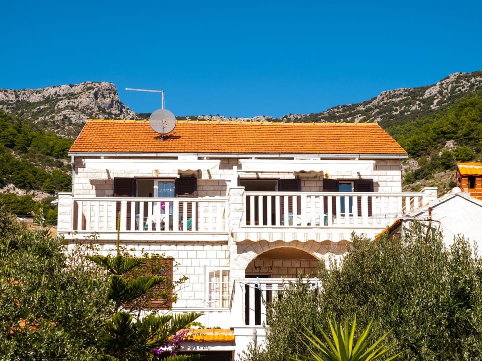 Facade/entrance, BBQ facilities, Garden, Balcony/Terrace