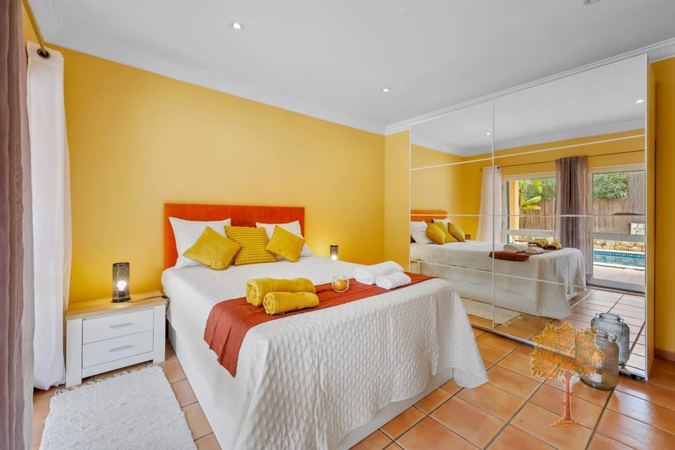 "Orange Tree Villa in Alvor - South - facing Family Villa with Private Poll" Villa in Alvor