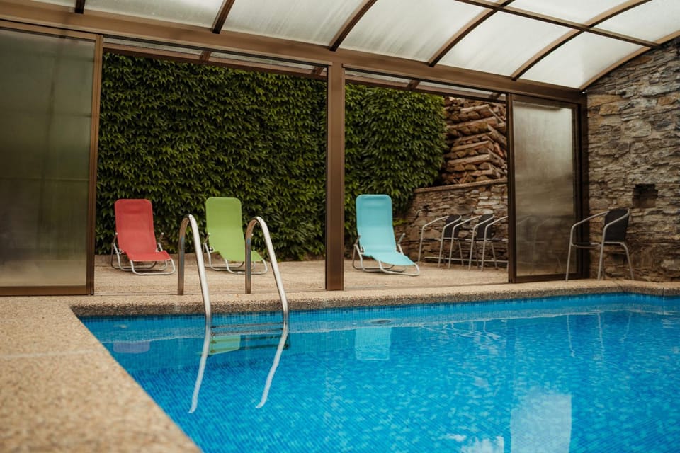 Swimming pool, sunbed