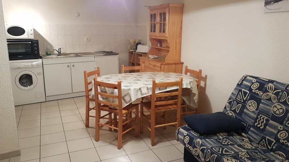 Coffee/tea facilities, Dining area