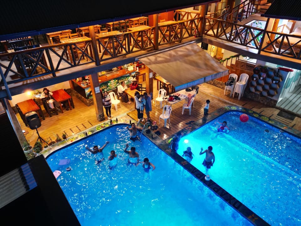 Restaurant/places to eat, Swimming pool, Breakfast