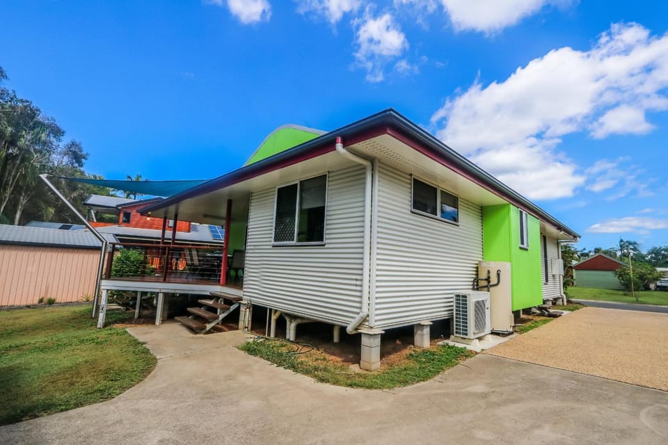 McLeods • Pet-Friendly Central Beach House for 6 House in Agnes Water