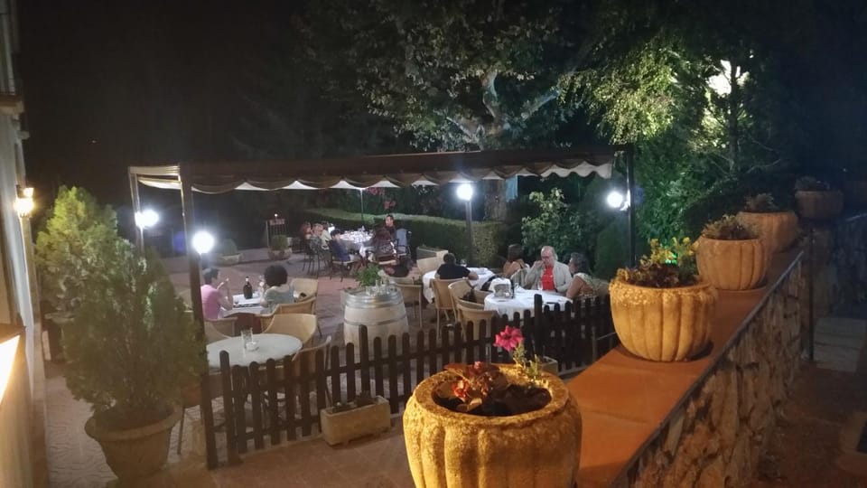 Restaurant/places to eat, Night