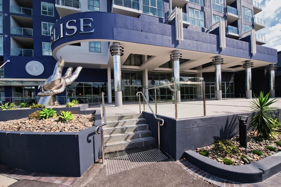 Facade/entrance