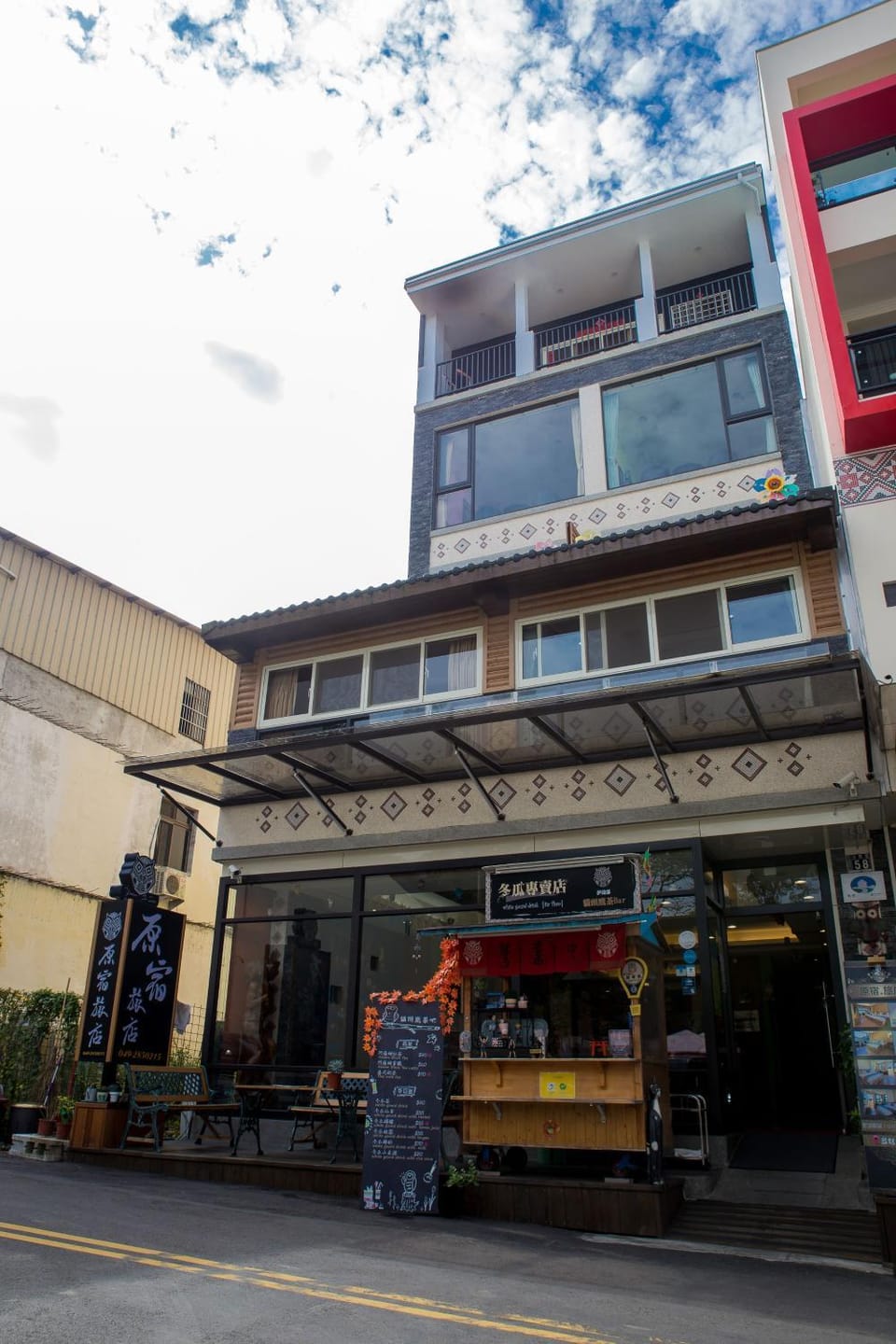 Facade/entrance