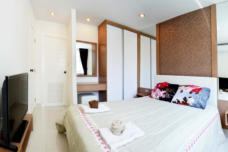 Bed, Decorative detail, Bedroom