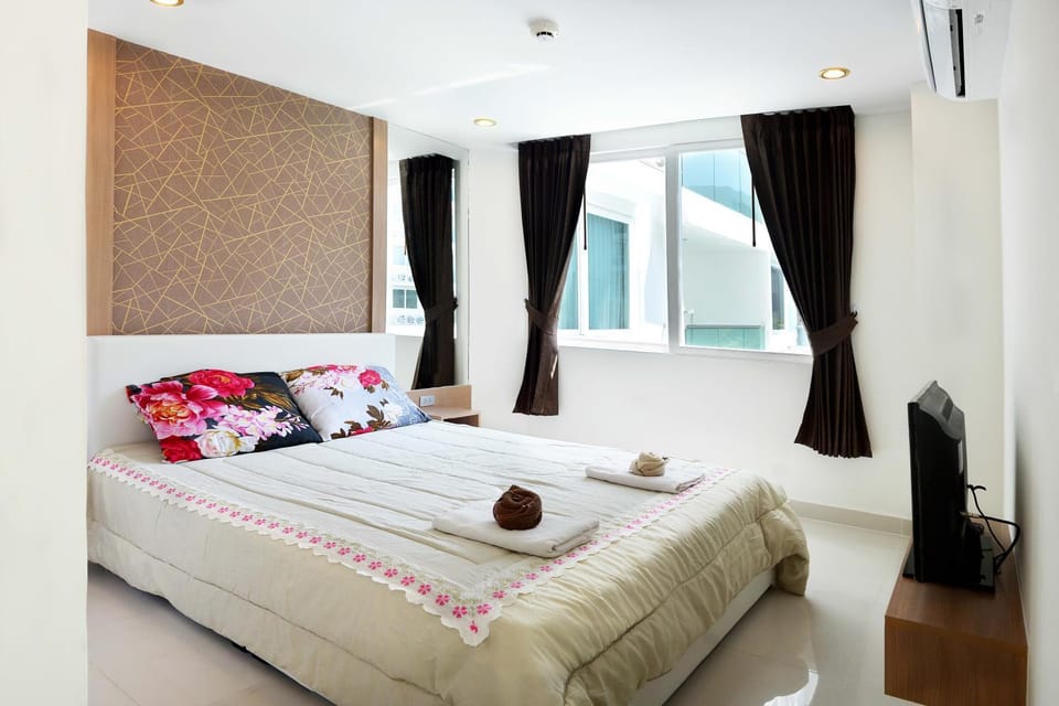 Bed, Decorative detail, Bedroom