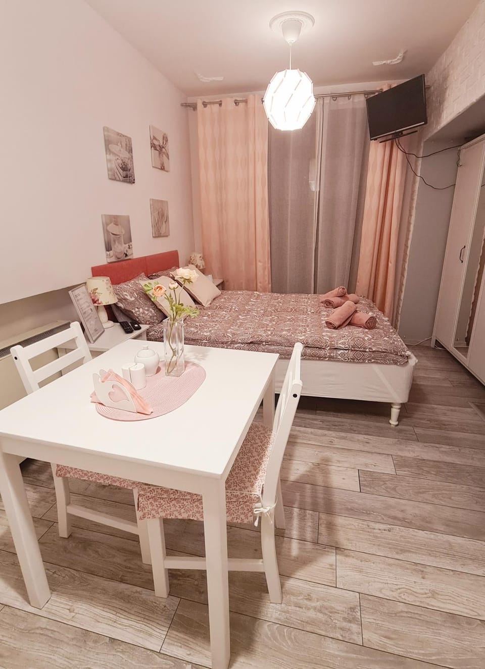 Photo of the whole room
