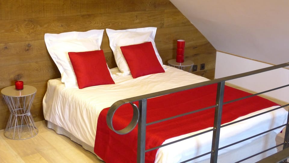 Bed, Photo of the whole room