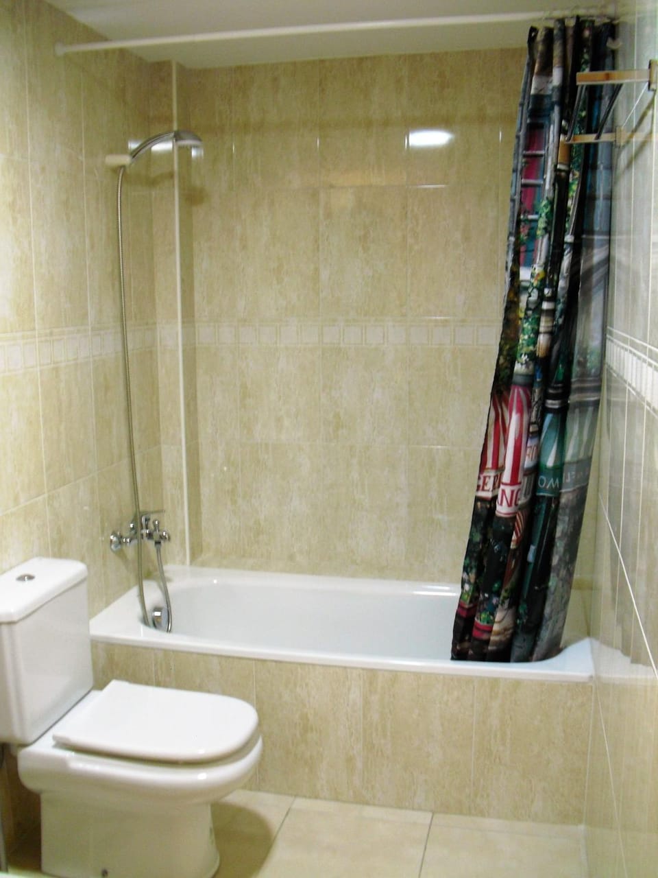 Shower, Toilet