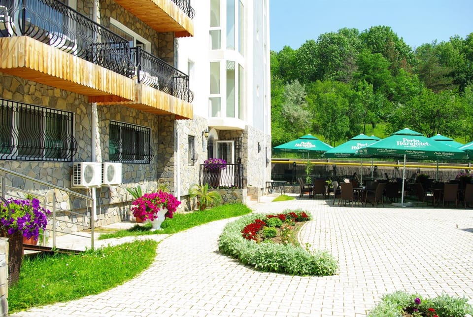 Restaurant/places to eat, Day, Natural landscape, On site