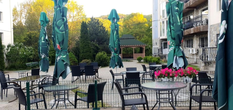 Patio, Restaurant/places to eat