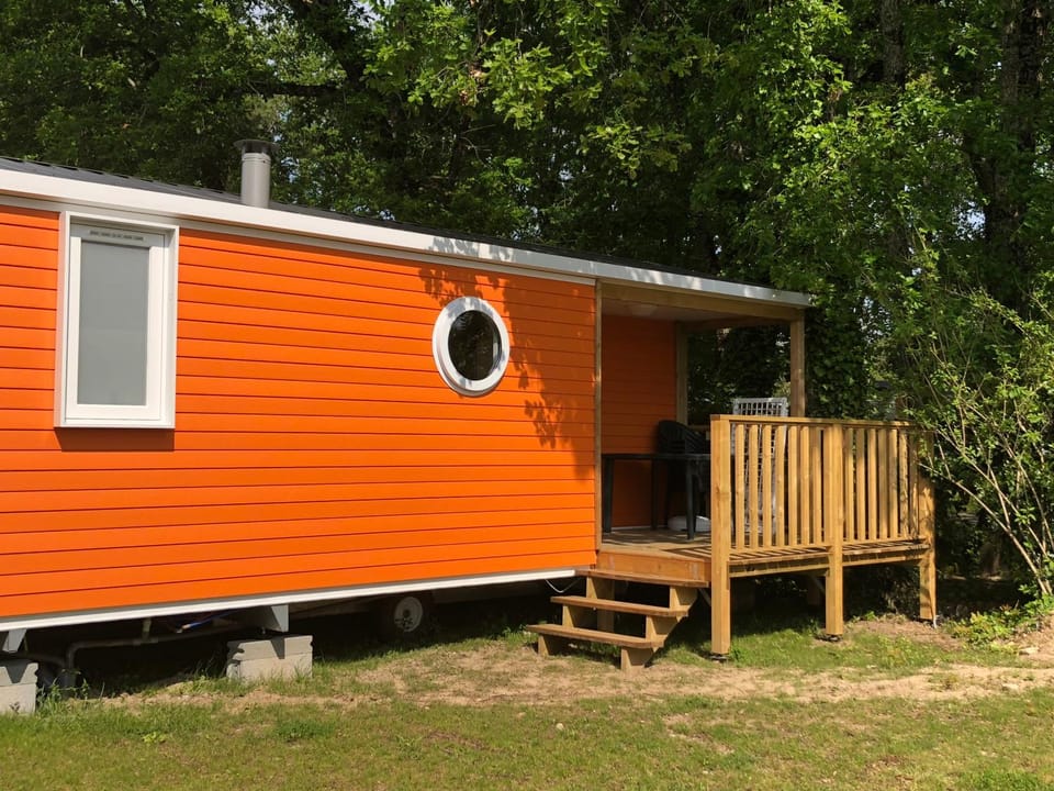 Camping Fleur d'Oleron Campground/ 
RV Resort in Nouvelle-Aquitaine