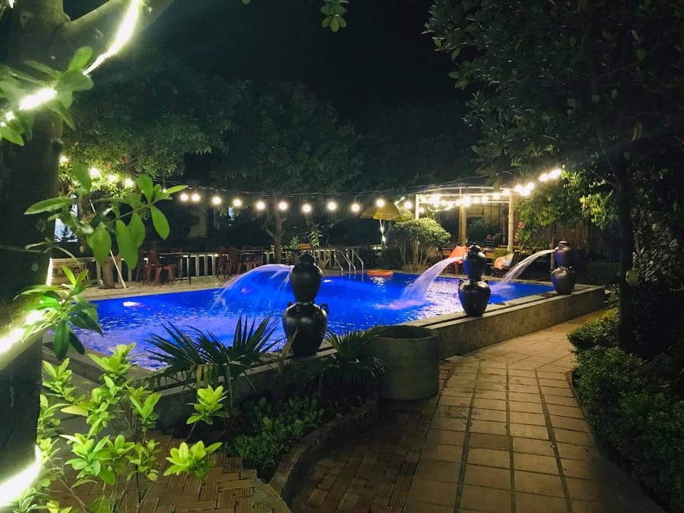 Swimming pool
