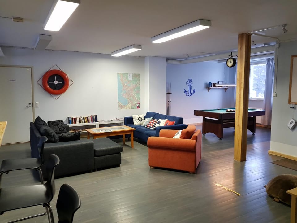 Communal lounge/ TV room
