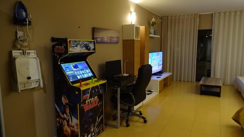 Spring, Day, Night, Activities, Winter, Summer, Children play ground, Game Room, Library, Library, TV and multimedia, Living room, Photo of the whole room, Business facilities, Seating area, Evening entertainment, Autumn, On site, Area and facilities, Area and facilities, Entertainment, Seasons, Time of day