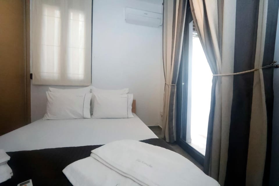 Photo of the whole room, Decorative detail, Bedroom