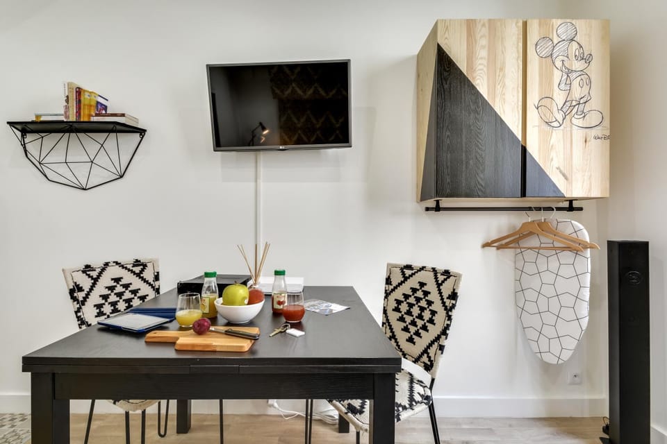 TV and multimedia, Dining area, furniture, wardrobe