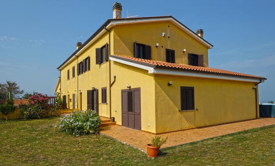 Facade/entrance, Garden, Lobby or reception, Garden view