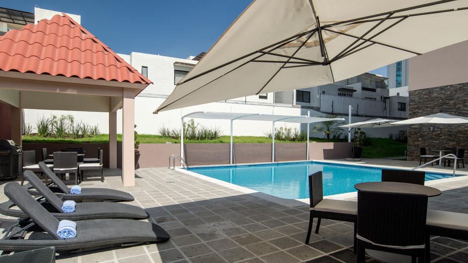 Swimming pool, sunbed