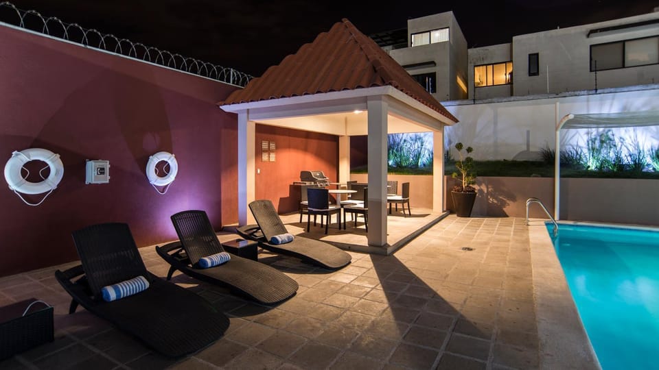 Night, Evening entertainment, Swimming pool, sunbed