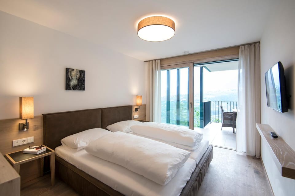 Natural landscape, Photo of the whole room, Bedroom, Mountain view