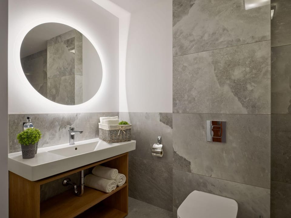 Toilet, Bathroom, towels